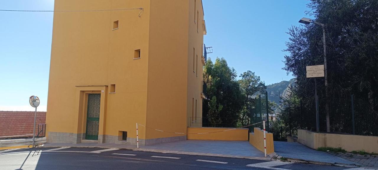 Апартаменти Casa Di Claude Con Posto Auto Фінале-Лігуре Екстер'єр фото
